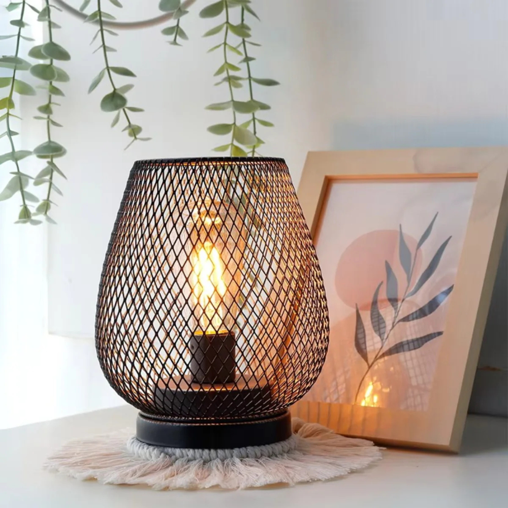 Sculptural Night Light with Warm Golden Glow – Modern Decorative Accent Lamp for Calming Atmosphere and Versatile Placement 1